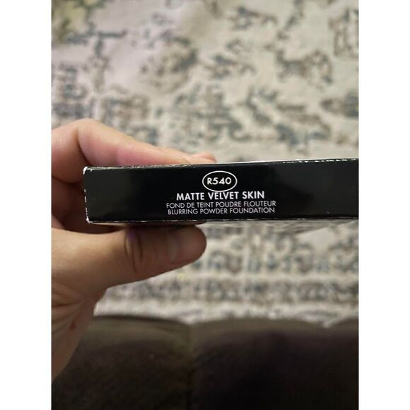 Makeup Forever Matte Velvet Skin Blurring Powder Foundation Dark Brown - Picture 4 of 7